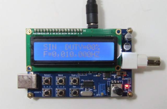 DY-MWG05是基于直接數(shù)字合成技術(shù)（DDS）的信號發(fā)生器，采用CPLD設(shè)計，具有使用方便，信號穩(wěn)定度高，同時具有TTL信號輸出功能，輸出信號能夠調(diào)節(jié)幅度和直流偏置，同時儀器具有掃頻功能，能夠任意設(shè)定掃描頻率范圍以及掃描時間