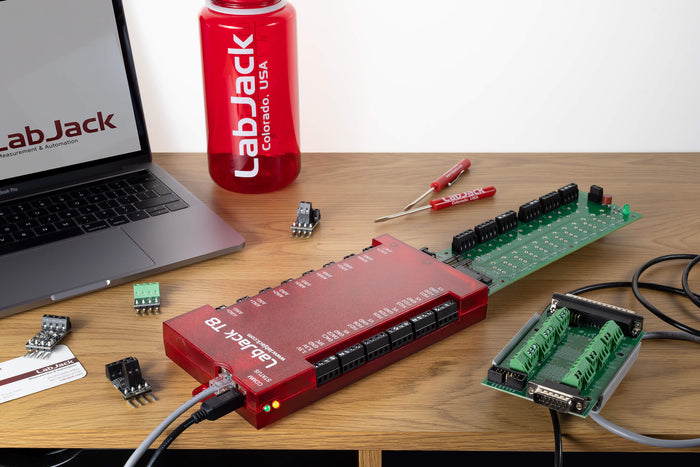 LabjackT8幾乎能從任何類型的傳感器收集信號。T8 具有儀表放大輸入、軟件可增益設置、許多數字 I/O 功能和 Modbus TCP 前端，是我們最通用的多功能 DAQ 平臺