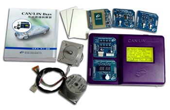 汽車通訊網(wǎng)路訓(xùn)練系統(tǒng)主要使用車用電子網(wǎng)絡(luò)CAN Bus與LIN Bus達成各個不同功能節(jié)點之訊息通訊，另有PC端軟件可進行CAN Bus Baud Rate調(diào)整、訊息監(jiān)控和模塊控制。

