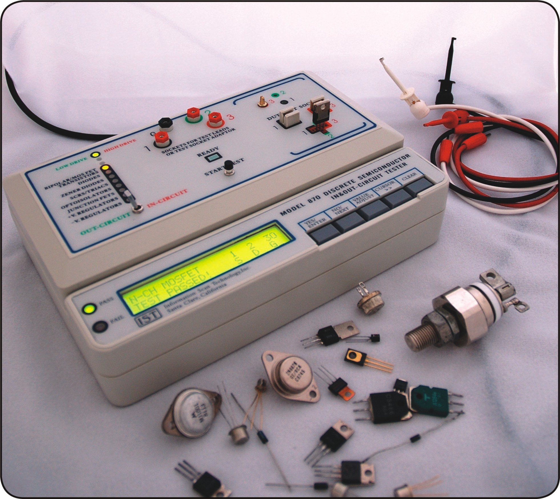 可在線或者離線檢測各種三極管，二極管，可控硅，M/J型場效應(yīng)管及正負電源穩(wěn)壓管的實際工作功能，并測量其漏電流，崩潰電壓，輸出電壓及輸出電流的各項參數(shù)值。